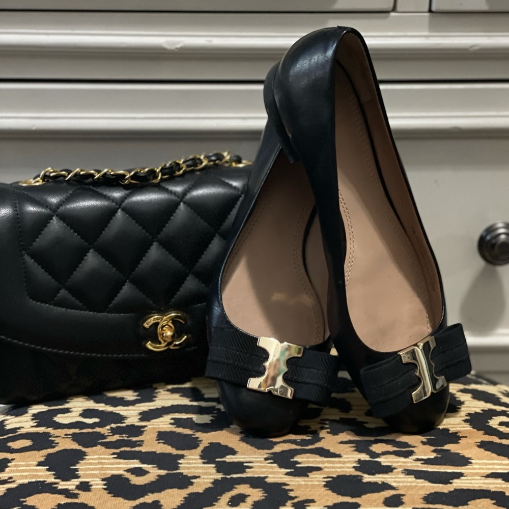 Tory Burch black leather flats